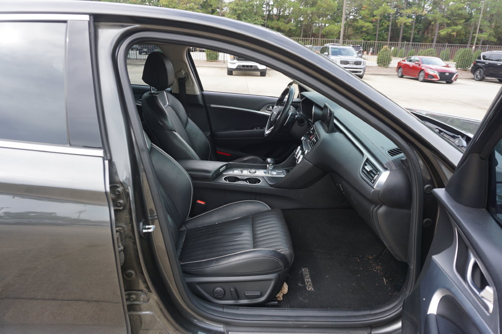 Used 2022 Genesis G70 3.3T RWD image 16