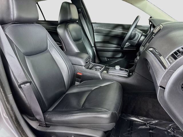 Used 2017 Chrysler 300 Touring w/ Value Package RWD image 30