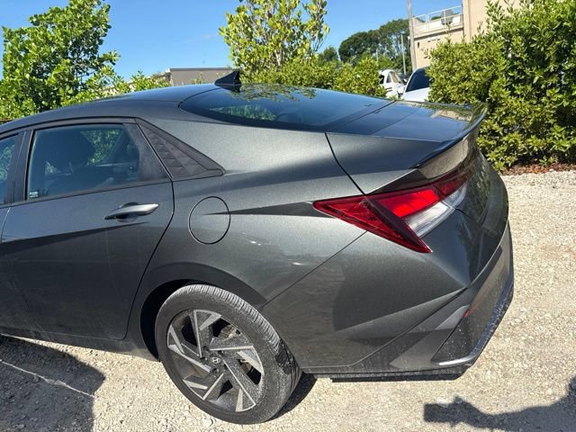 Used 2025 Hyundai Elantra Sport FWD image 10