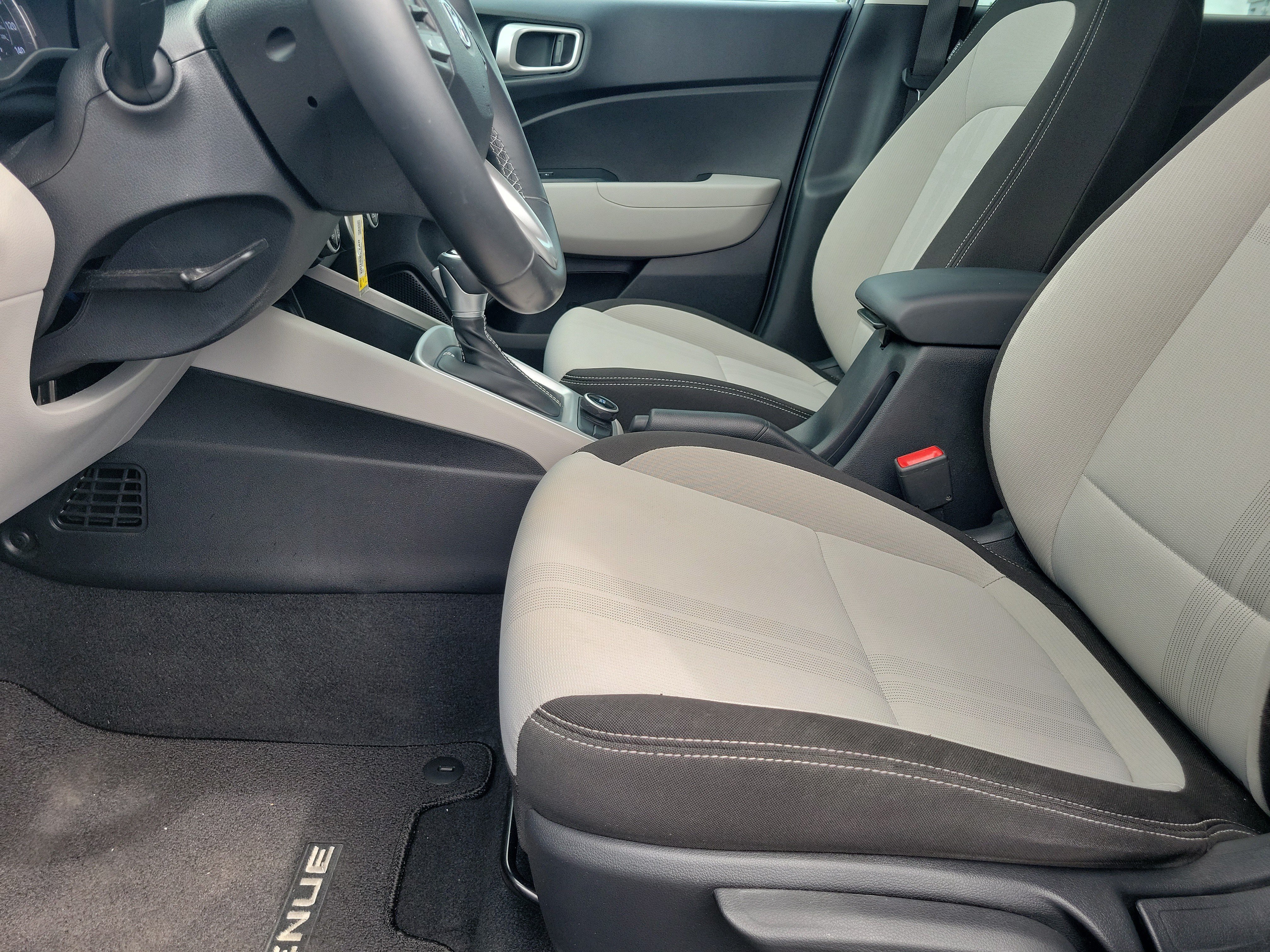 Used 2021 Hyundai Venue SEL FWD image 19
