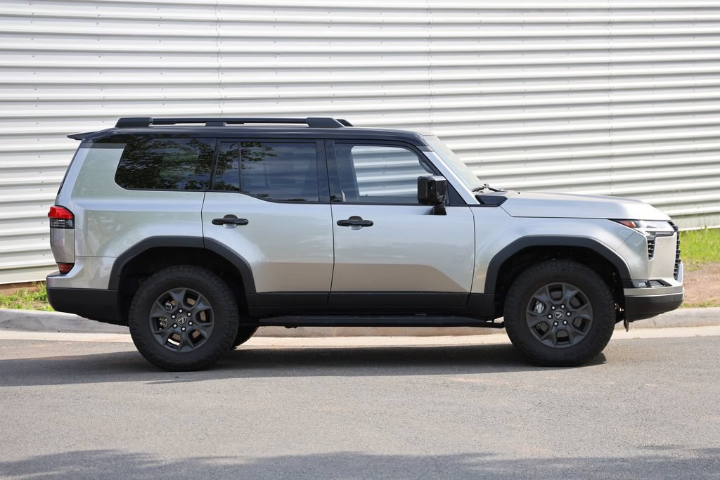 Used 2024 Lexus GX 550 AWD/4WD image 4