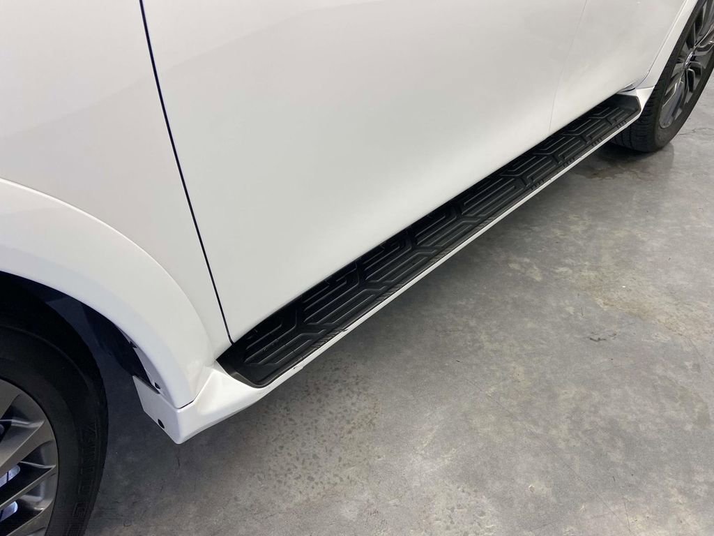 Used 2024 INFINITI QX80 Sensory w/ All-Season Package image 9