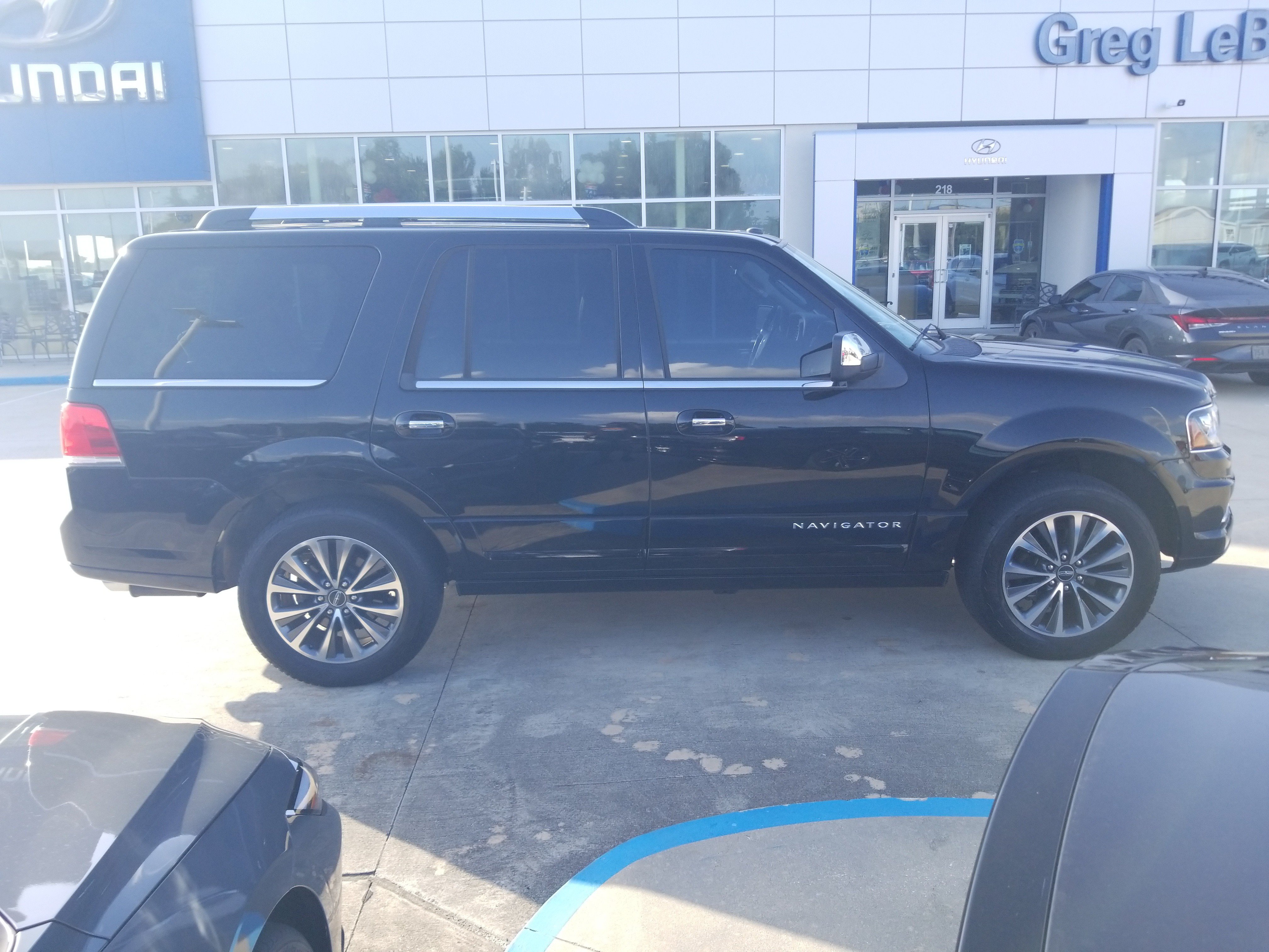 Used 2017 Lincoln Navigator Select RWD image 8