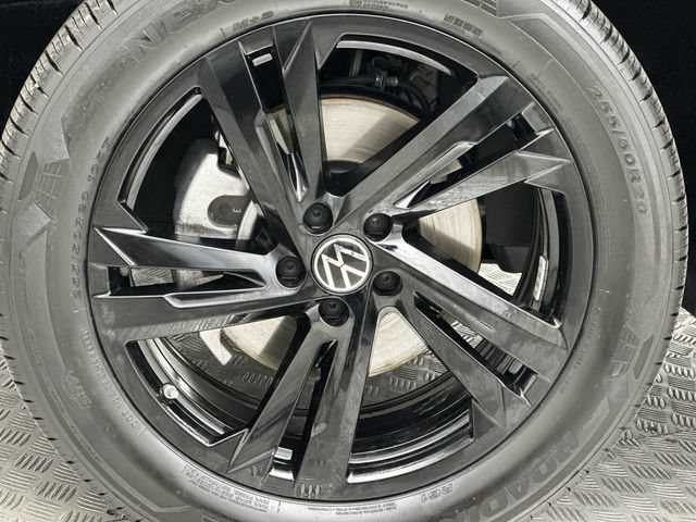 Certified 2026 Volkswagen Atlas Cross Sport SEL R-Line AWD/4WD image 11