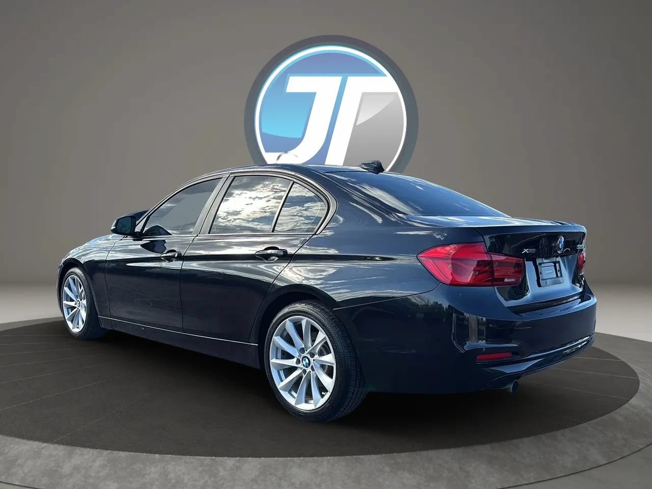Used 2017 BMW 320i xDrive Sedan AWD/4WD image 22