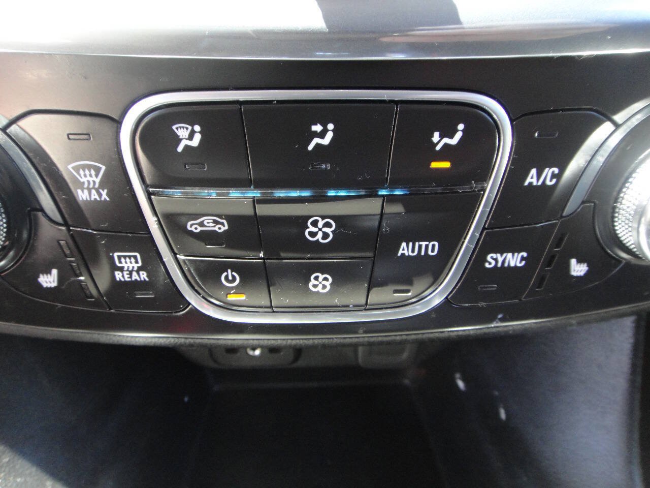 Used 2020 Chevrolet Traverse LT AWD/4WD image 11