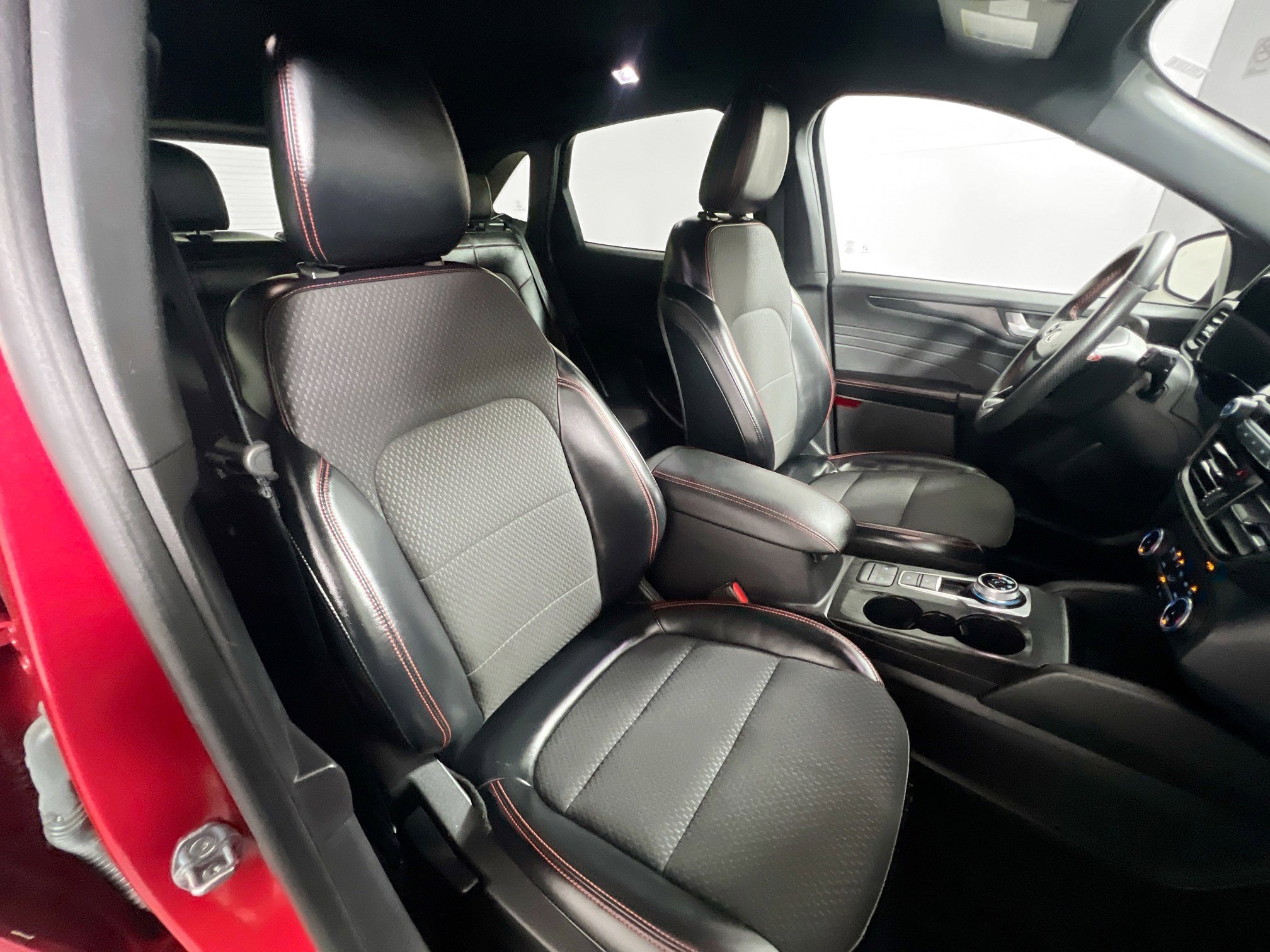 Used 2024 Ford Escape ST-Line image 31