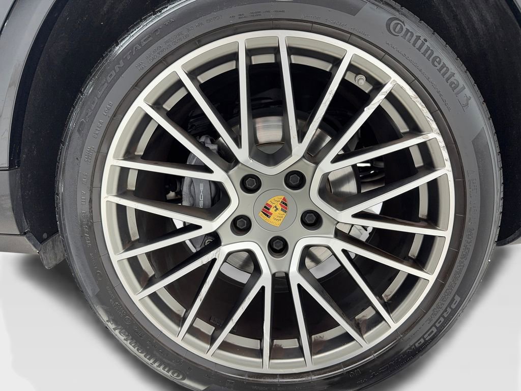 Used 2023 Porsche Cayenne Platinum Edition image 61