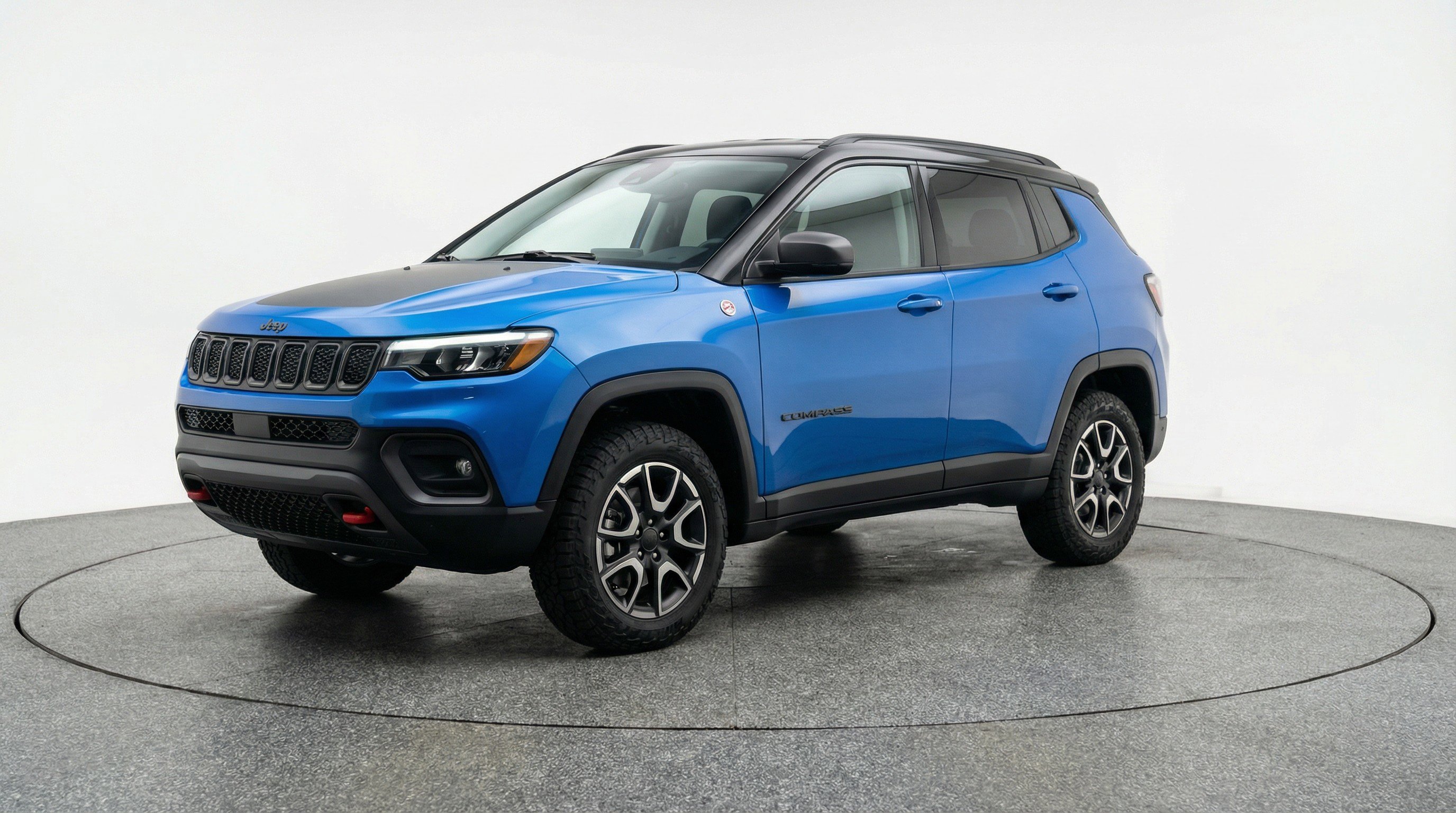 Used 2025 Jeep Compass Trailhawk image 3