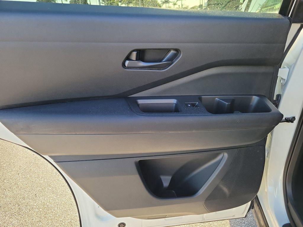 Used 2025 Nissan Pathfinder SV image 16