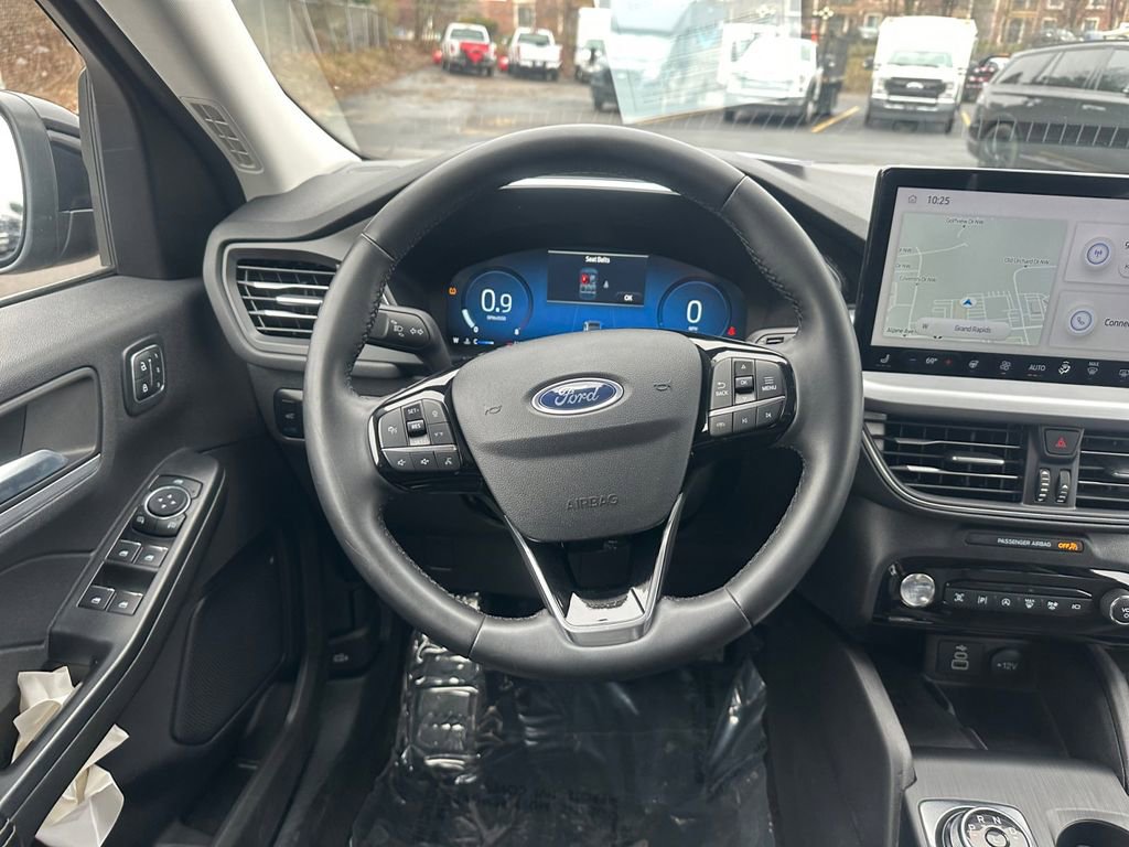 Certified 2024 Ford Escape Platinum AWD/4WD image 10