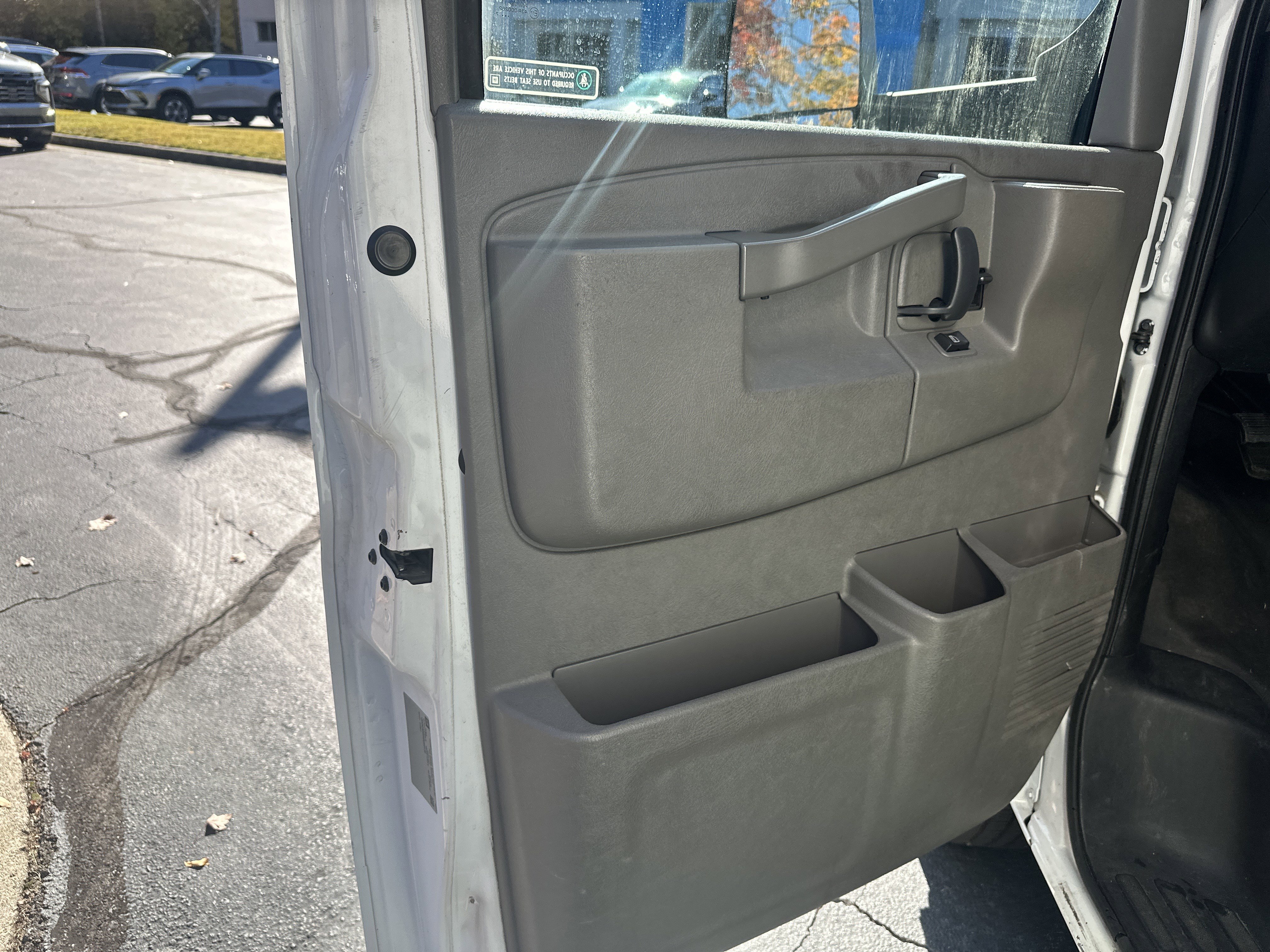 Used 2017 Chevrolet Express 3500 image 10