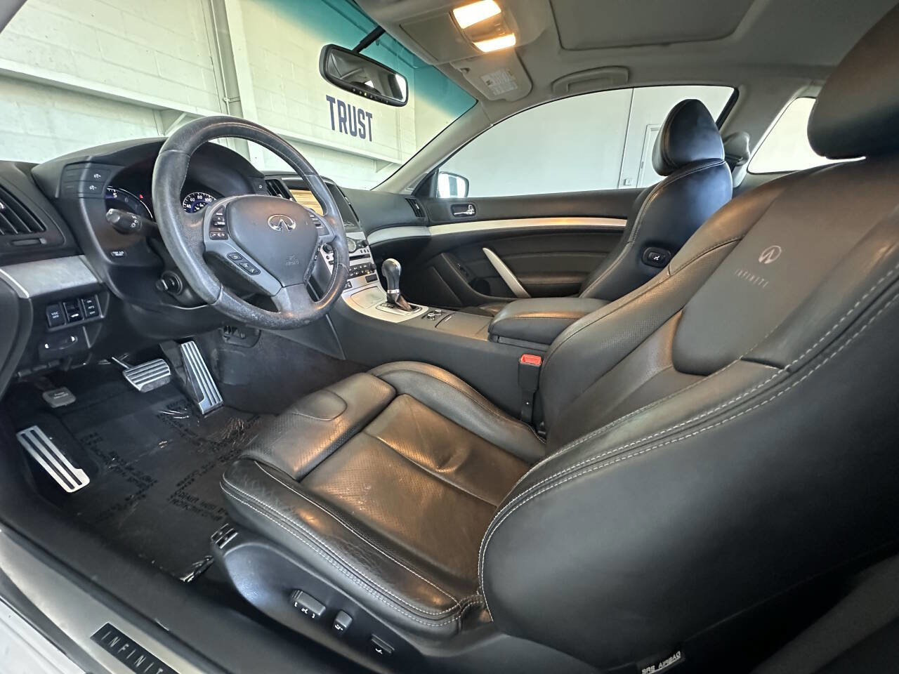 Used 2009 INFINITI G37 Journey w/ Premium Pkg image 16