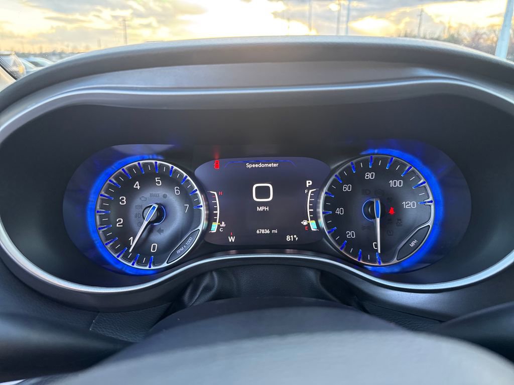 Used 2024 Chrysler Pacifica Touring-L FWD image 17