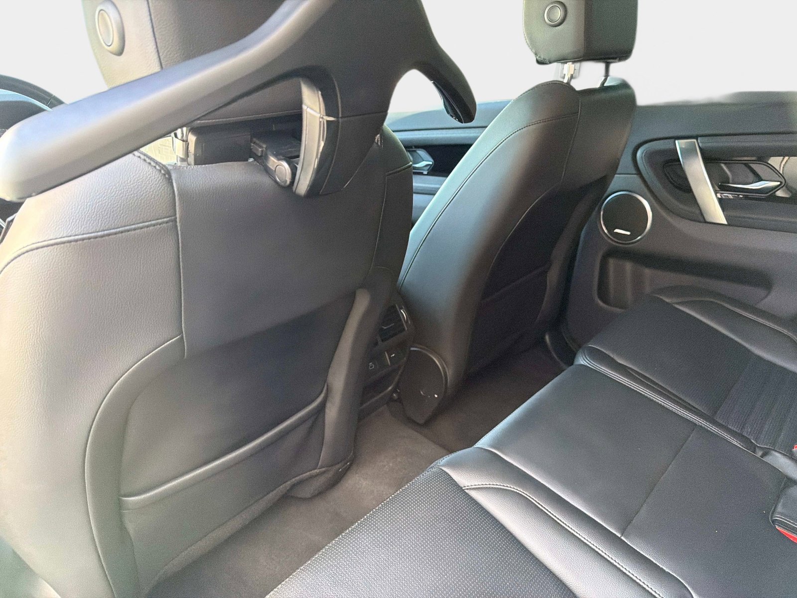 Used 2025 Land Rover Discovery Sport S image 33