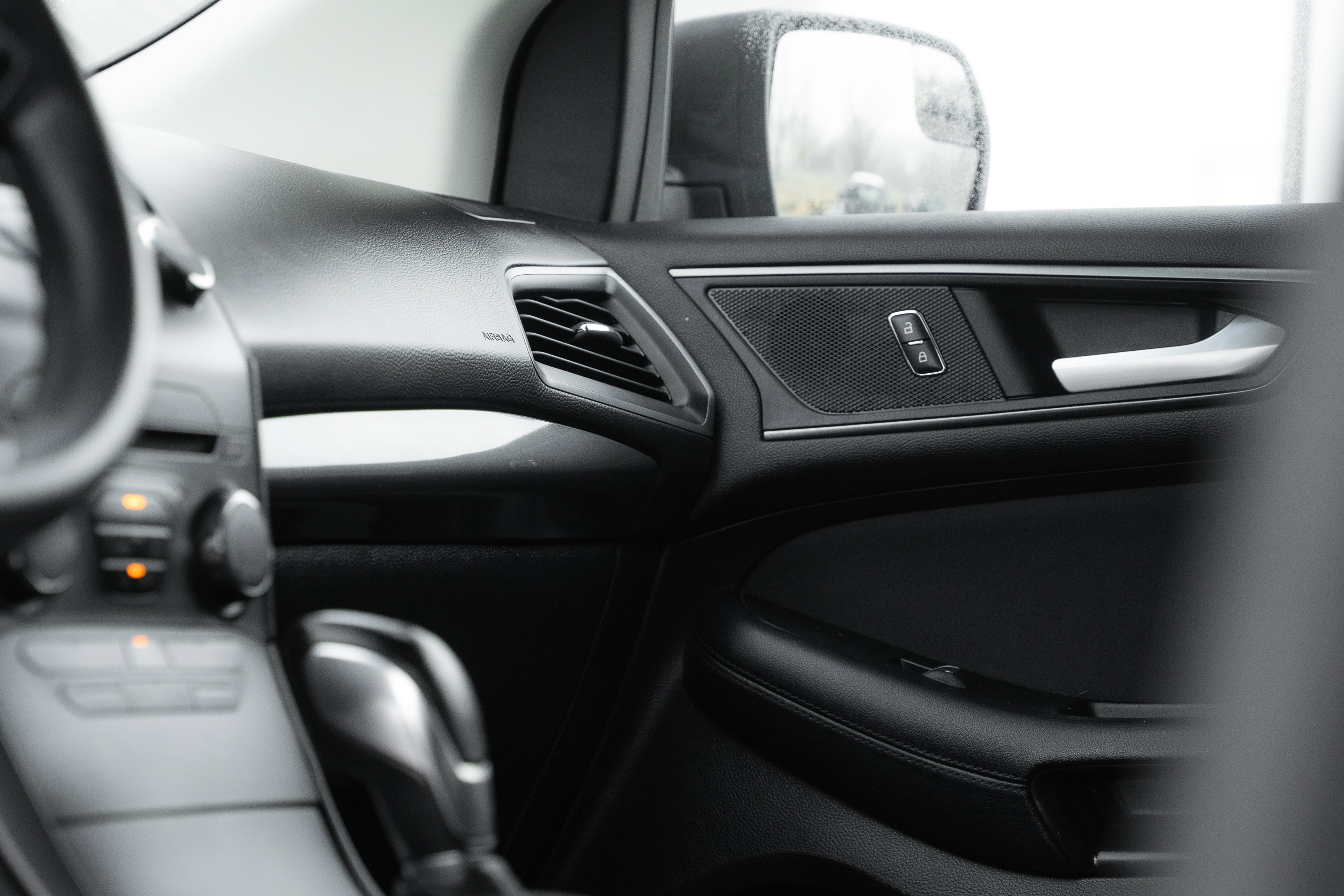 Used 2018 Ford Edge SE image 23