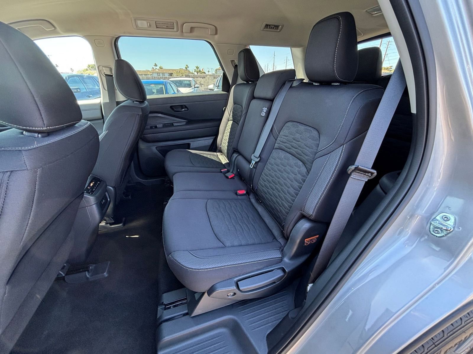 Used 2025 Nissan Pathfinder SV AWD/4WD image 40