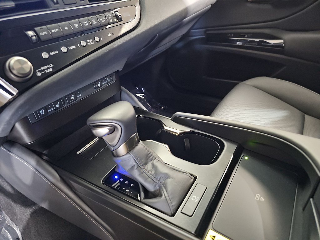 Certified 2025 Lexus ES 350 w/ Premium Package FWD image 23