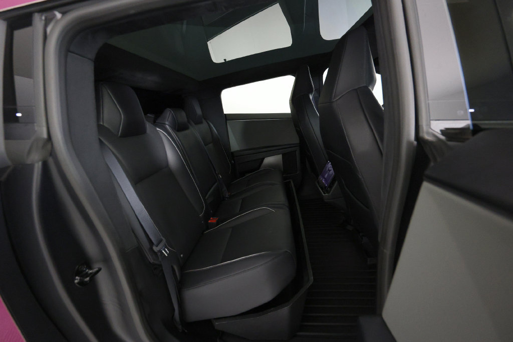 Used 2024 Tesla Cybertruck AWD Crew Cab image 15