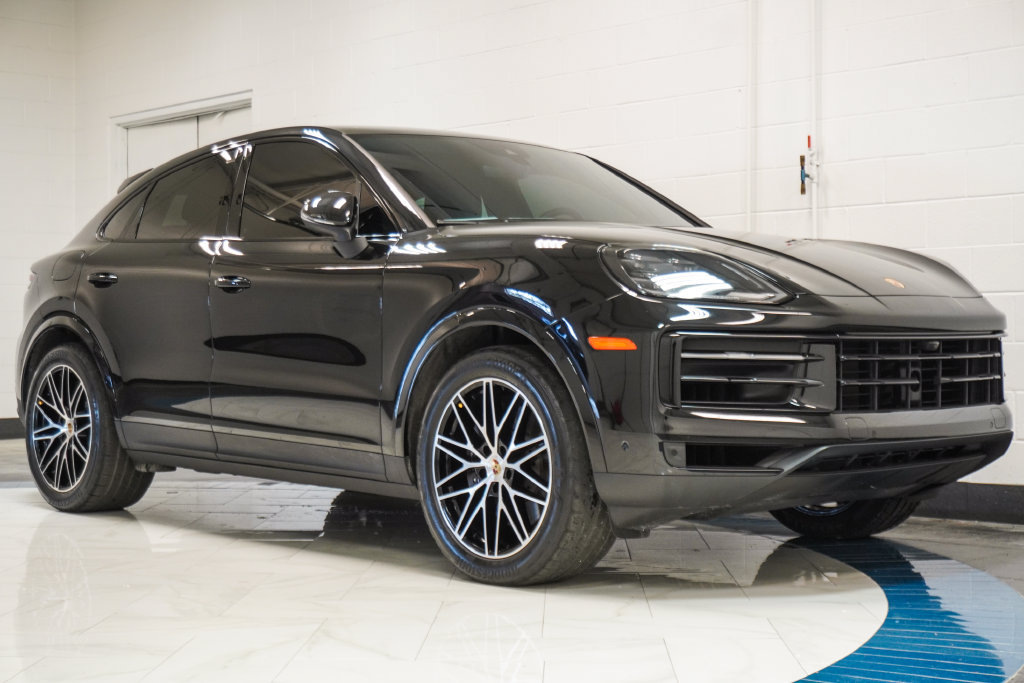 Used 2024 Porsche Cayenne Coupe AWD/4WD image 5