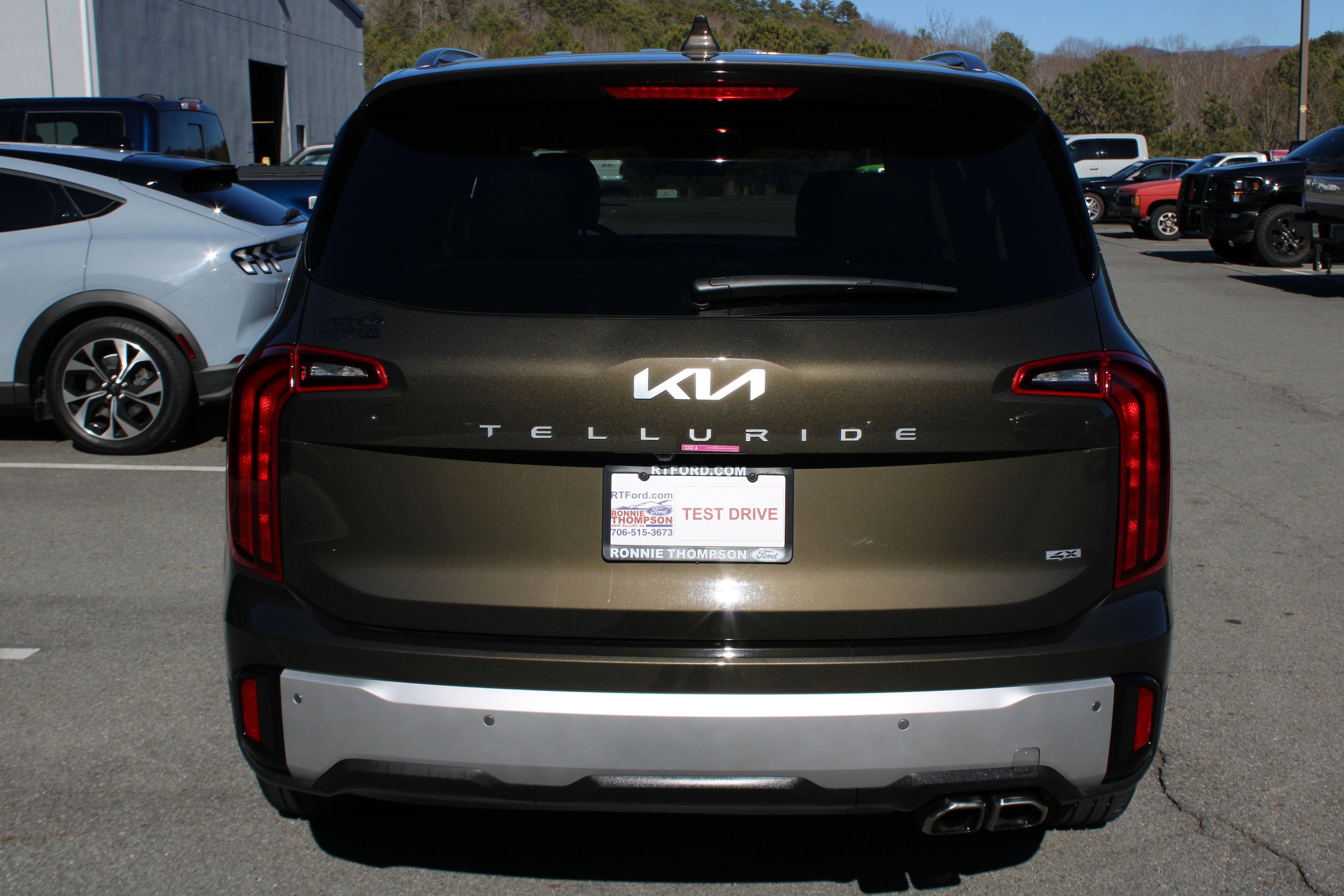 Used 2024 Kia Telluride S image 4