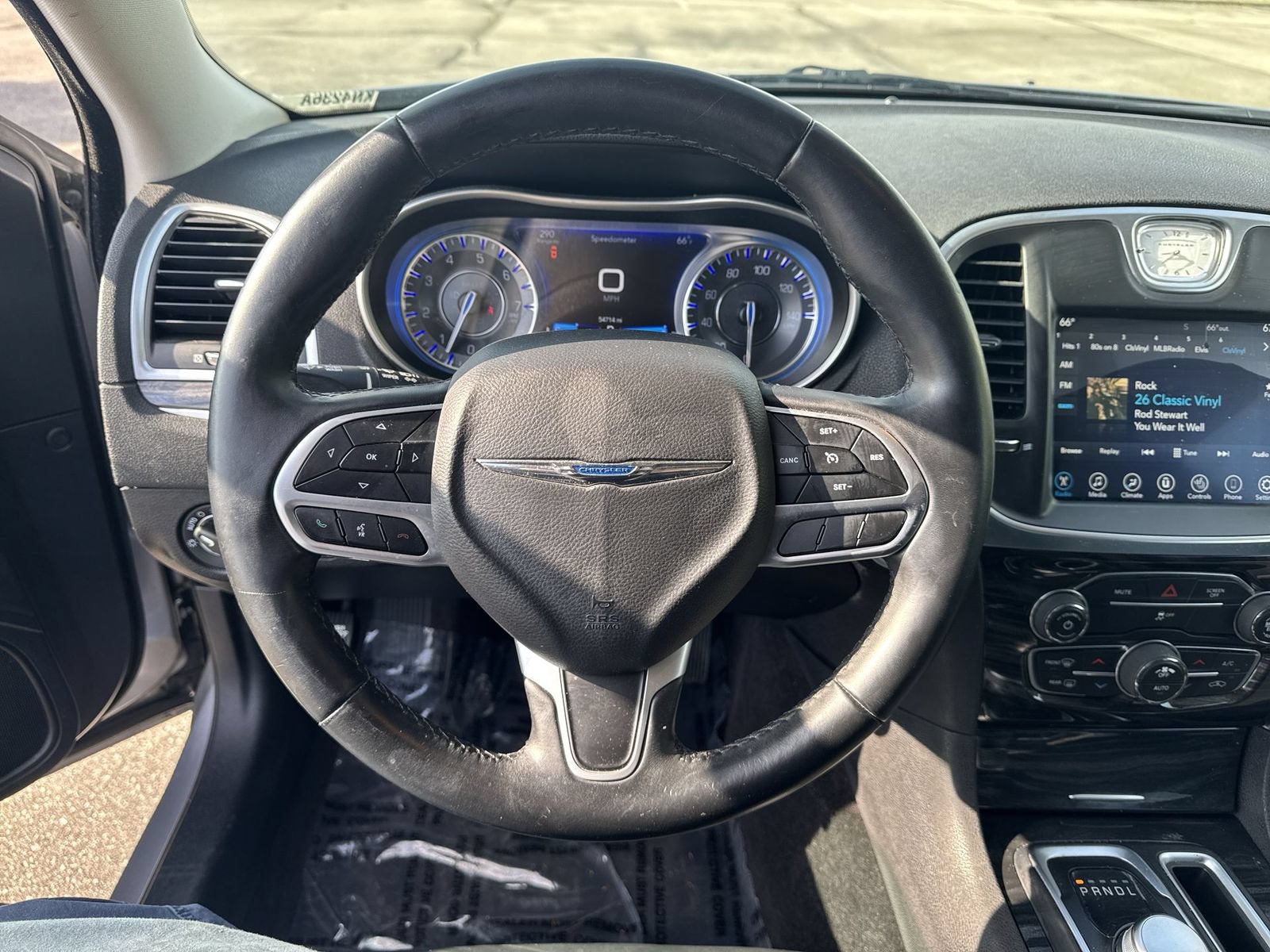 Used 2017 Chrysler 300 Limited RWD image 18