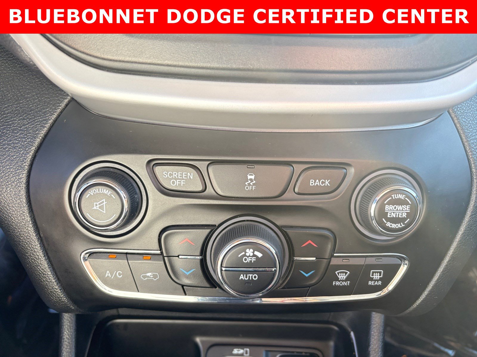 Used 2017 Jeep Cherokee Latitude w/ Comfort/Convenience Group FWD image 20