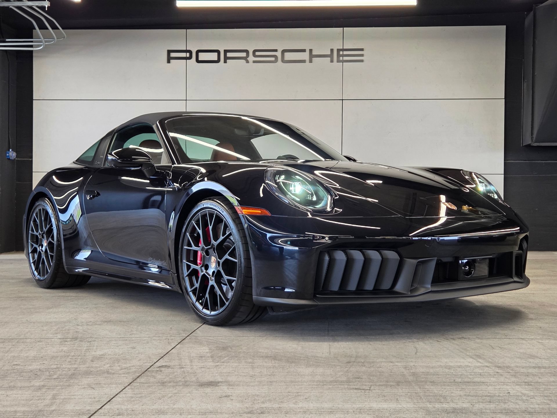 Certified 2026 Porsche 911 Targa 4 GTS AWD/4WD image 29