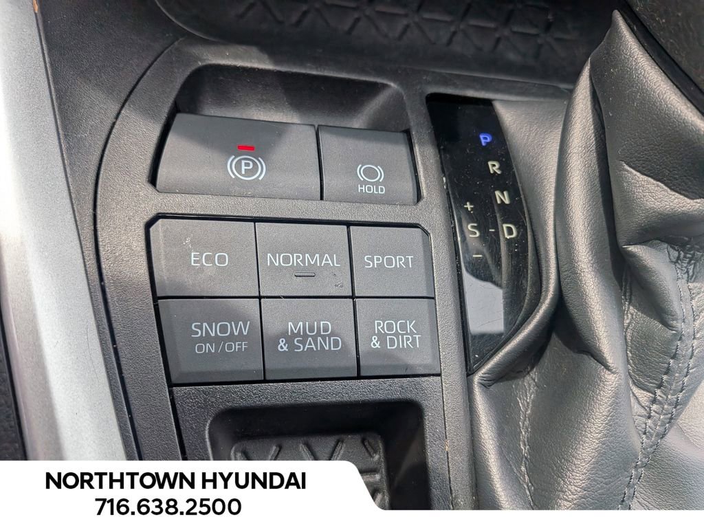 Used 2022 Toyota RAV4 XLE w/ Convenience Package AWD/4WD image 16