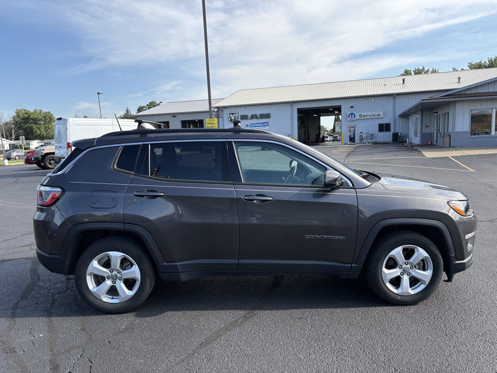 Used 2019 Jeep Compass Latitude w/ Popular Equipment Group FWD image 8