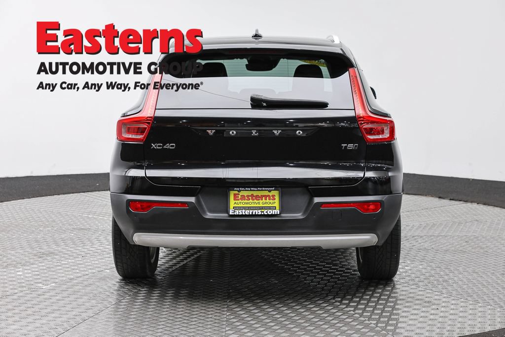 Used 2022 Volvo XC40 T5 Momentum AWD/4WD image 6