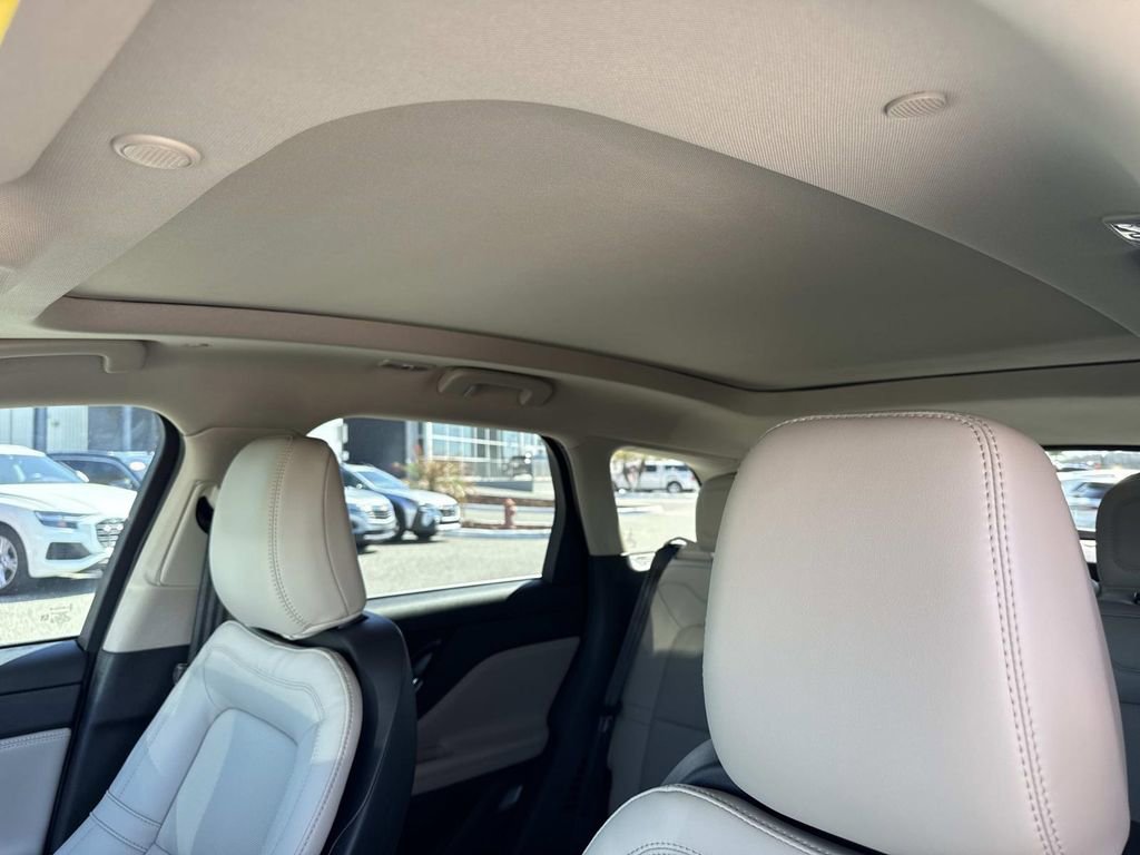 New 2026 Lincoln Corsair Premiere image 32