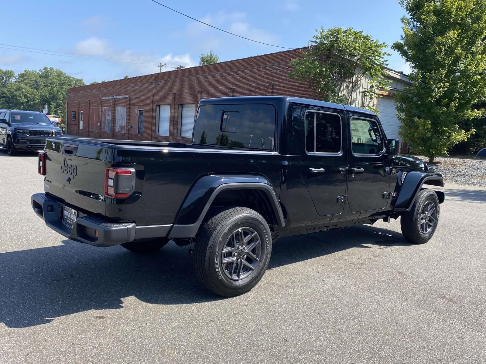 New 2025 Jeep Gladiator Sport image 8