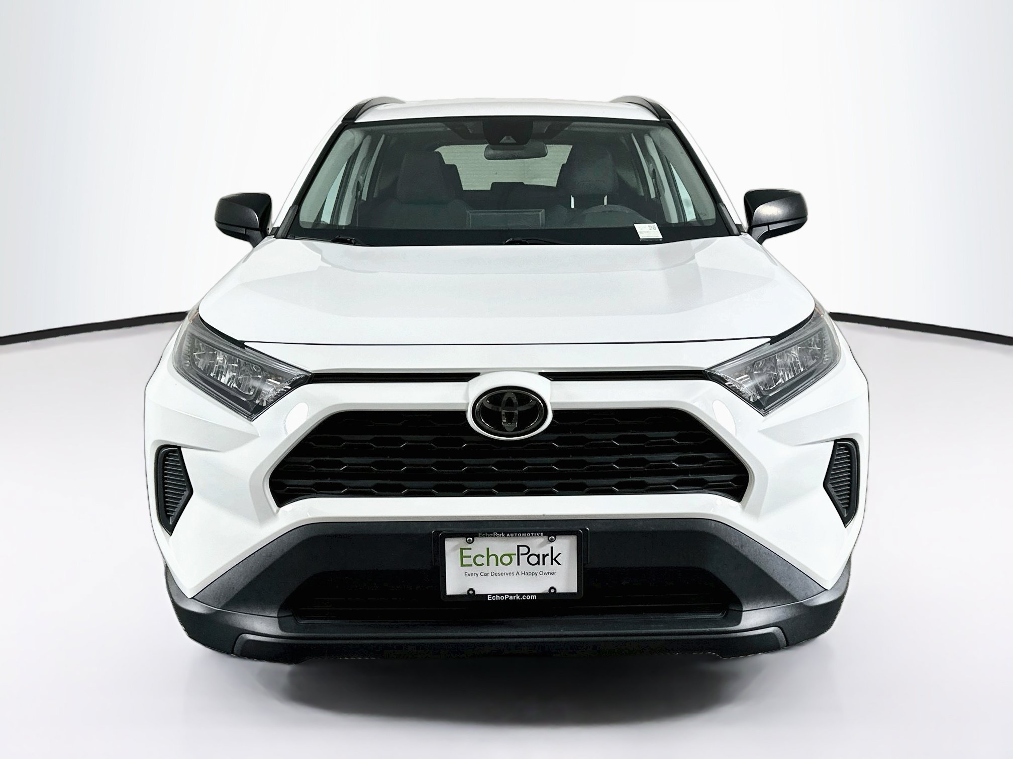 Used 2021 Toyota RAV4 LE FWD image 2