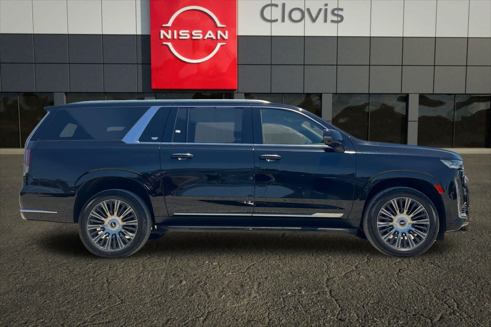 Used 2022 Cadillac Escalade ESV Luxury AWD/4WD image 9