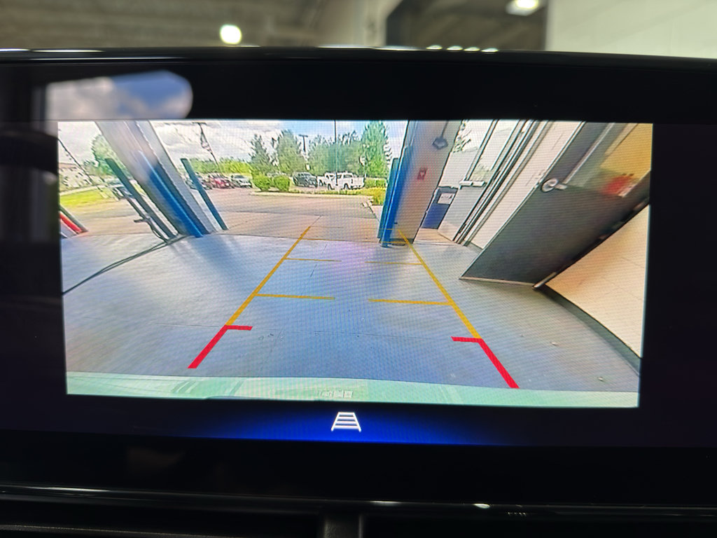 Used 2025 Chevrolet Trax ACTIV w/ Sunroof Package FWD image 27