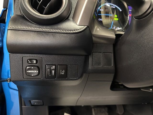 Used 2018 Toyota RAV4 LE AWD/4WD image 19