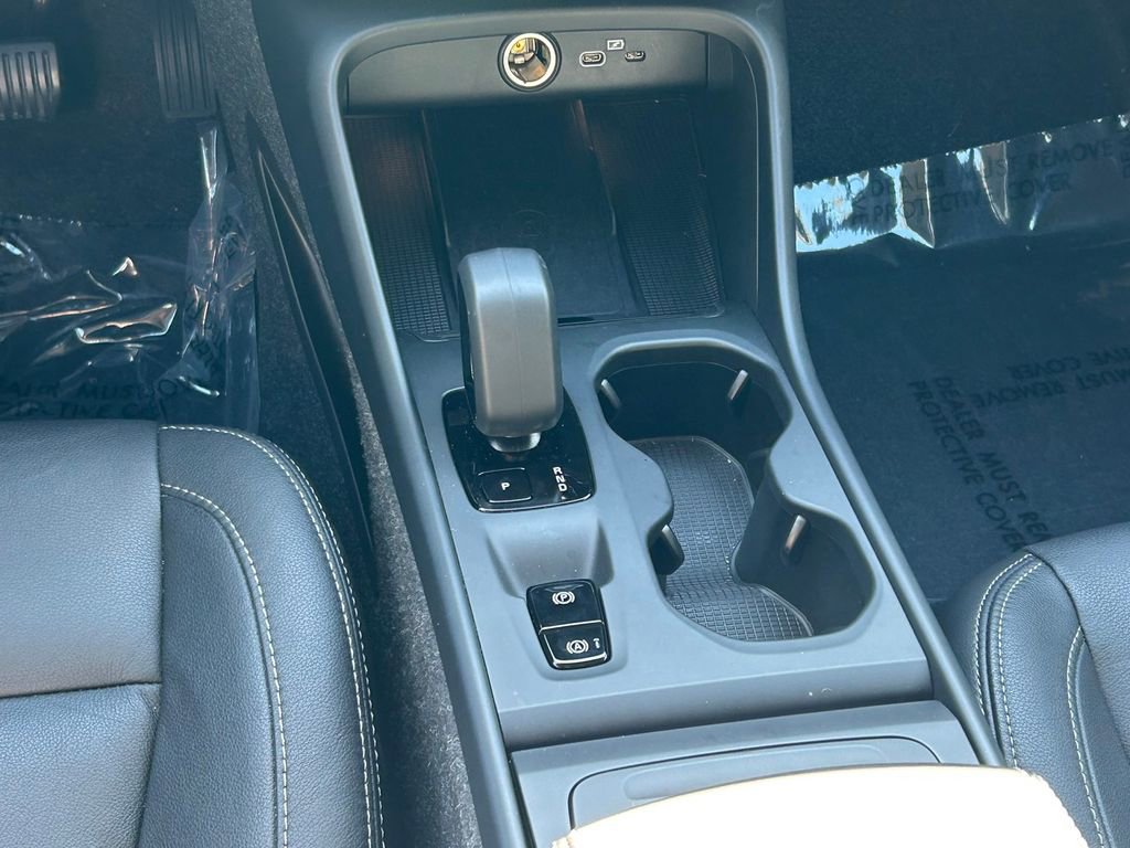 Used 2025 Volvo XC40 B5 Core w/ Protection Package Premier image 20