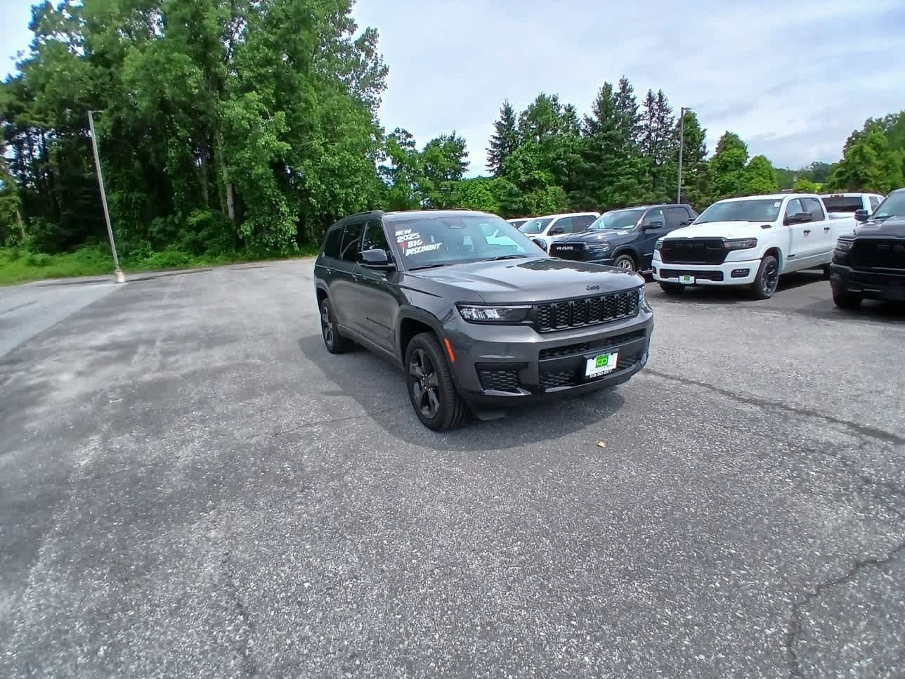 New 2025 Jeep Grand Cherokee L Laredo AWD/4WD image 3
