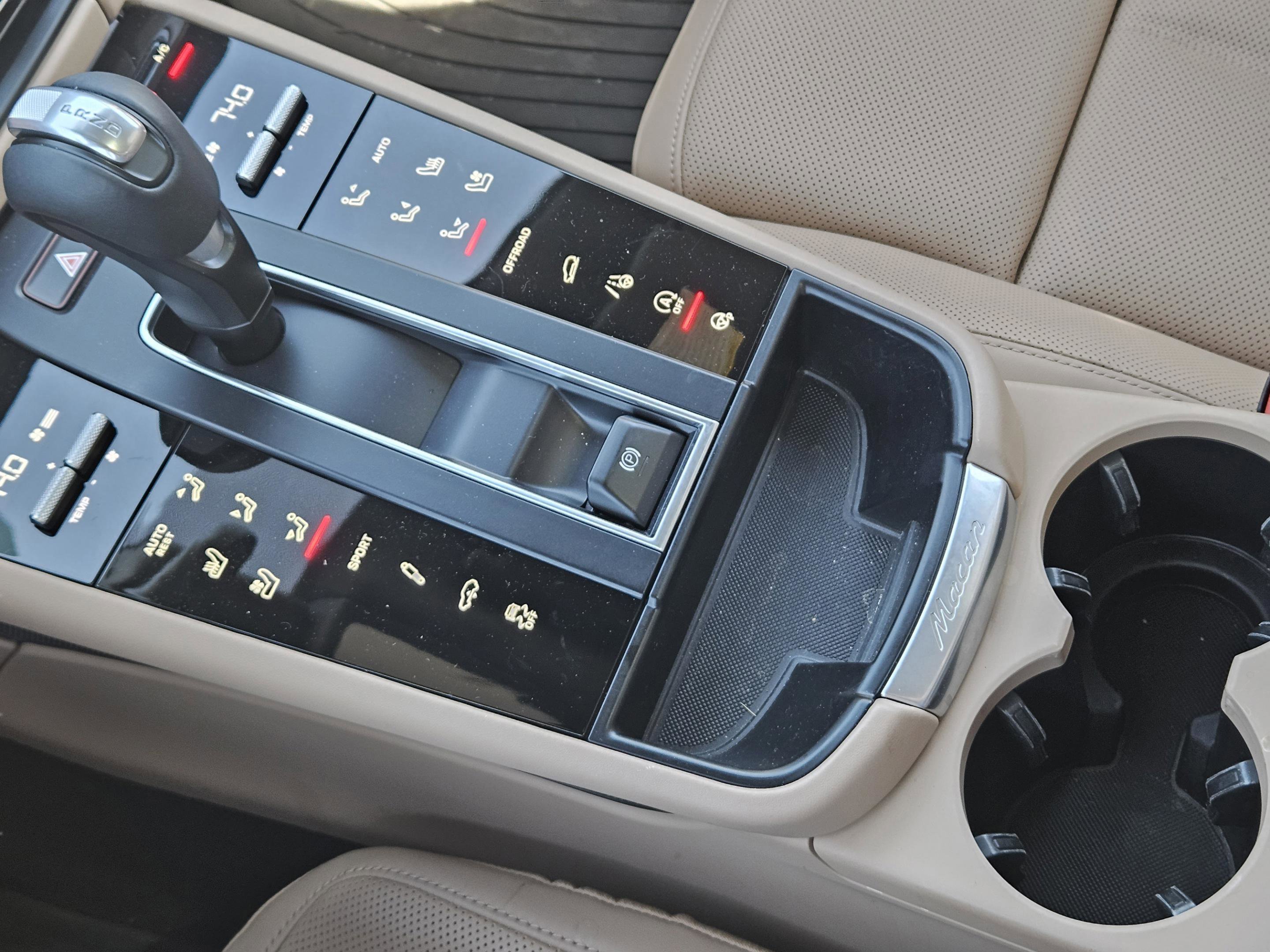 Certified 2023 Porsche Macan Turbo image 20