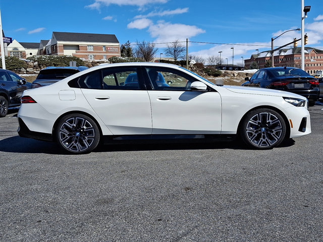 Certified 2025 BMW i5 xDrive40 w/ M Sport Package AWD/4WD image 7