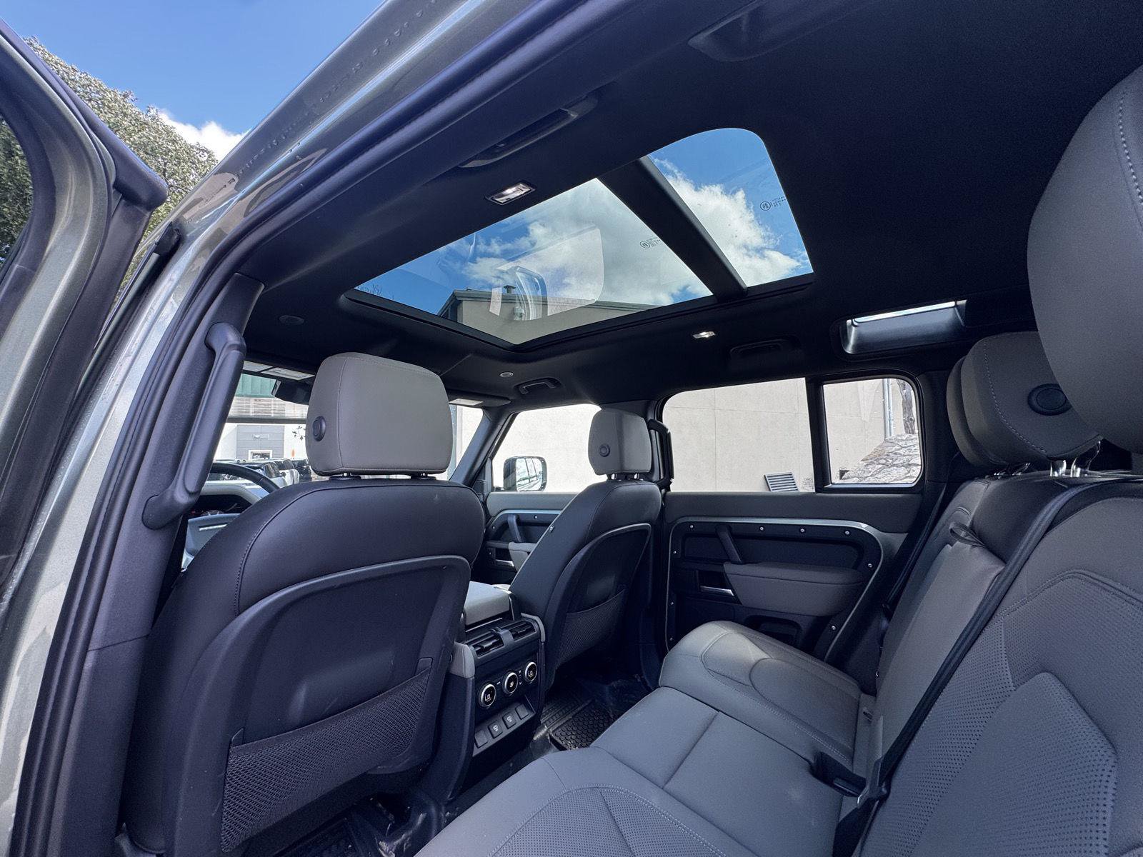 Certified 2025 Land Rover Defender 110 X-Dynamic SE AWD/4WD image 16