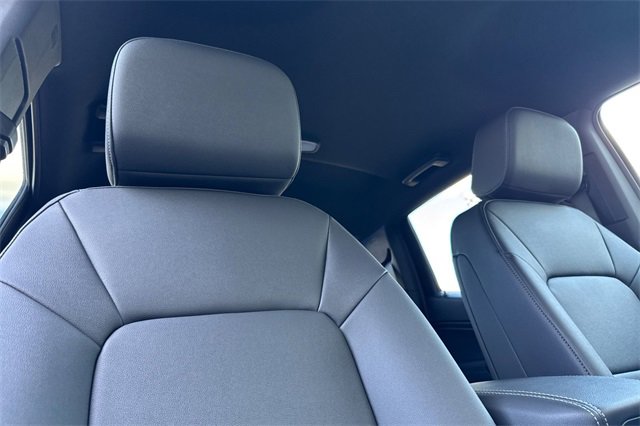 New 2025 GMC Canyon Elevation w/ Convenience Package image 18