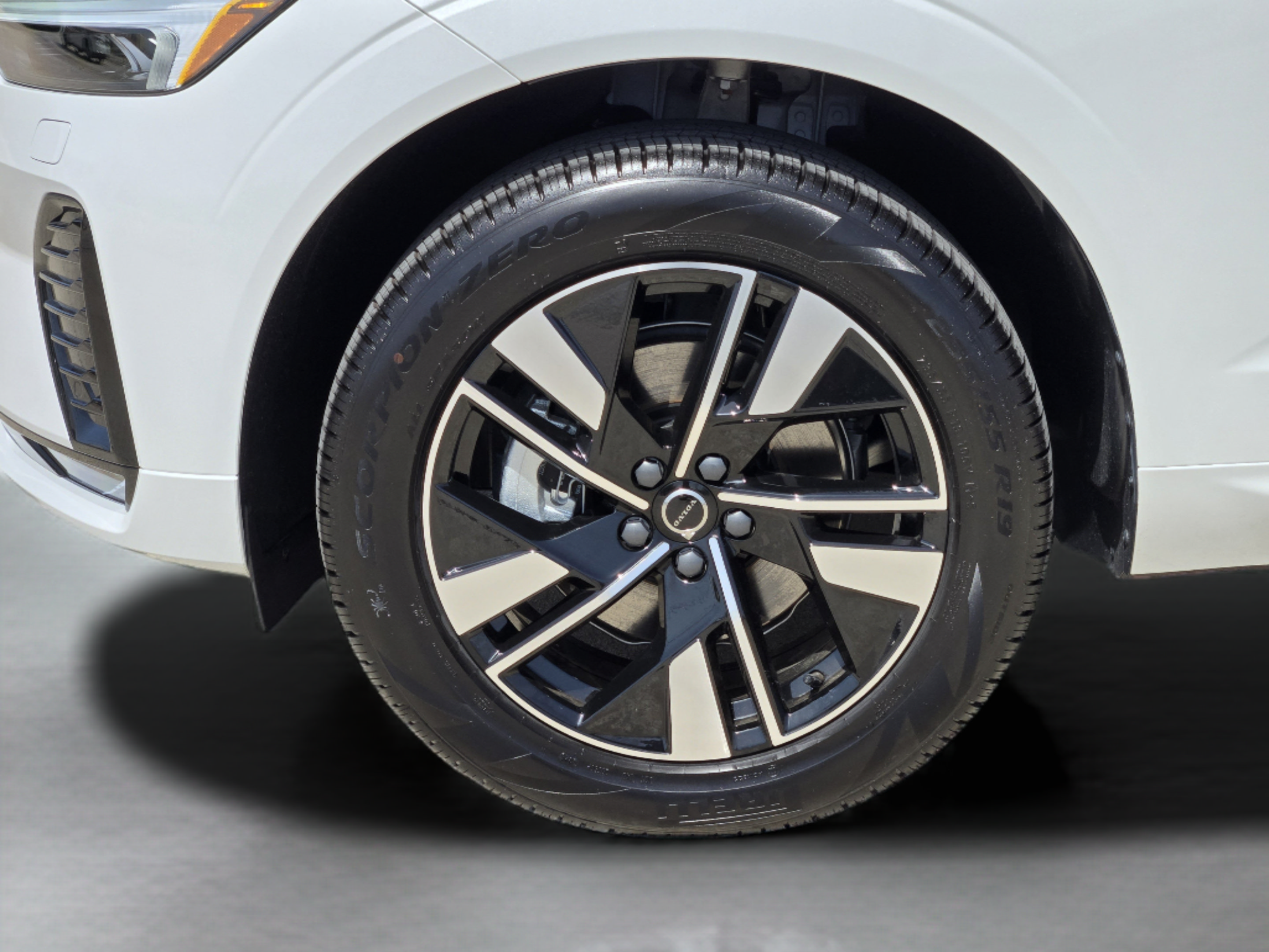 New 2026 Volvo XC60 B5 Core w/ Climate Package AWD/4WD image 28