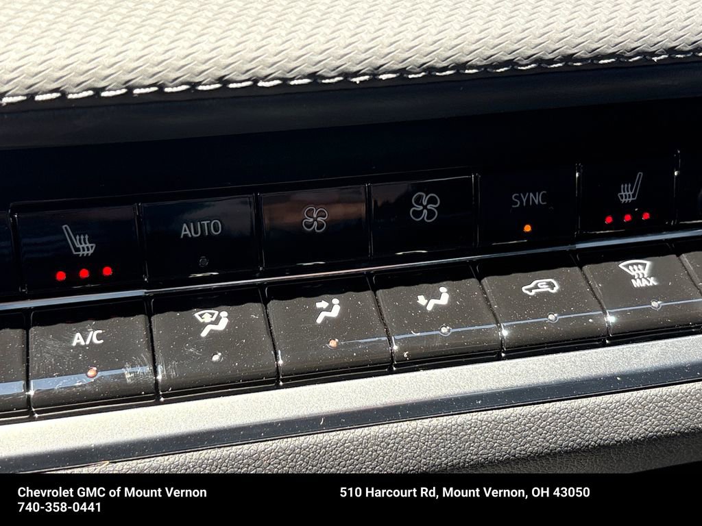 New 2026 Chevrolet Equinox LT w/ Convenience Package II FWD image 32