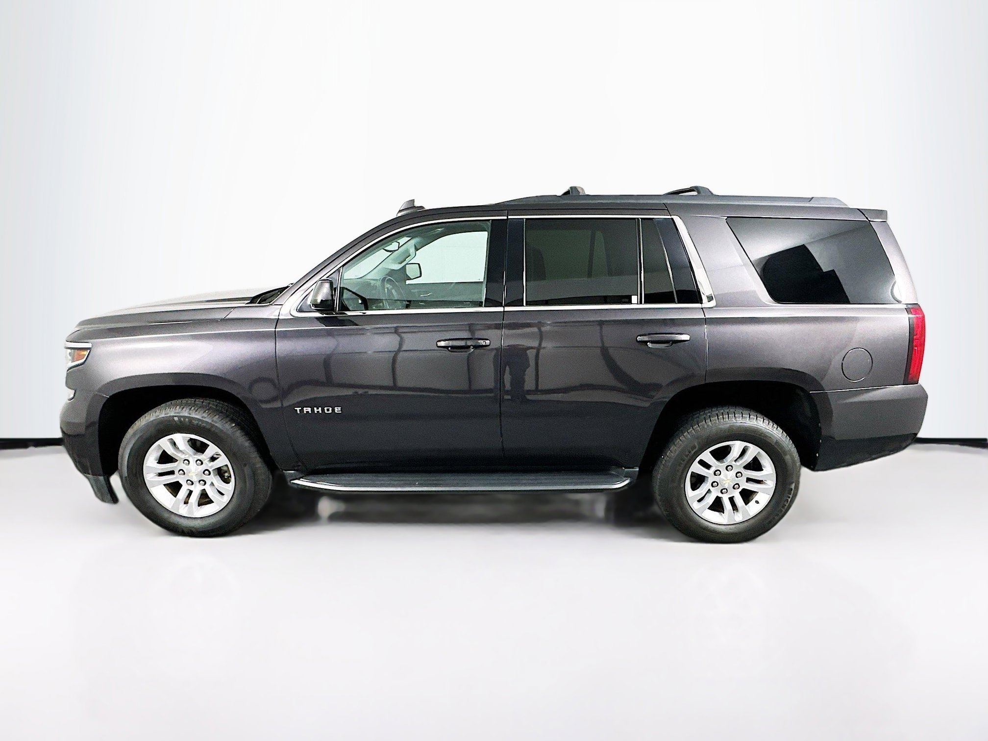 Used 2018 Chevrolet Tahoe LS w/ Enhanced Driver Alert Package RWD image 4