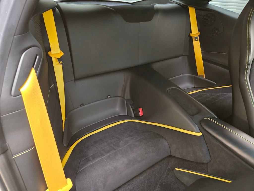 Used 2022 Ferrari Roma RWD image 23