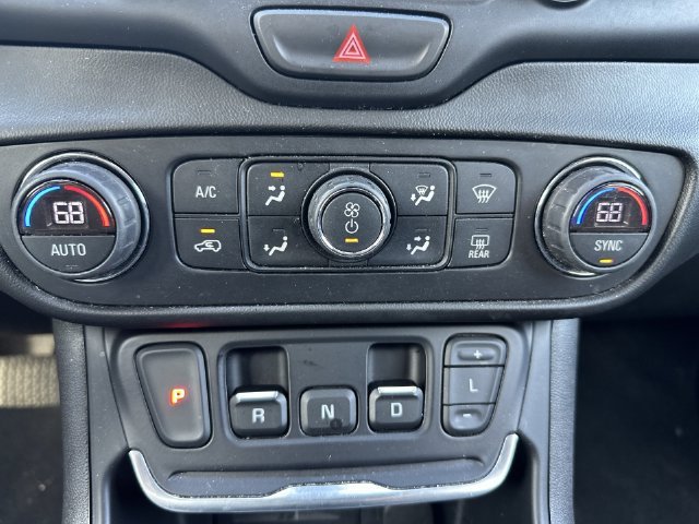Used 2021 GMC Terrain SLT FWD image 25