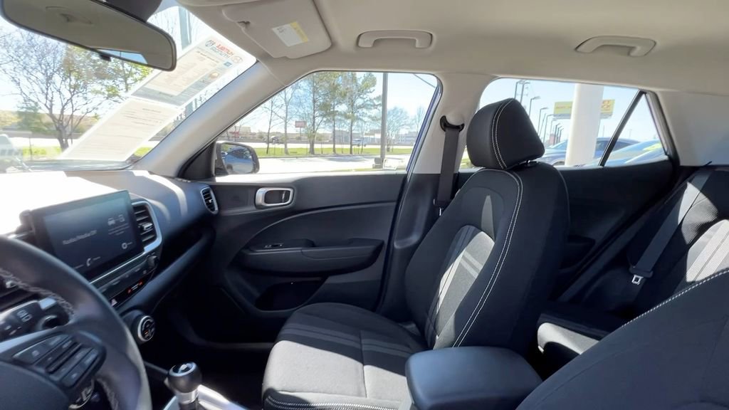 Certified 2021 Hyundai Venue SEL image 31