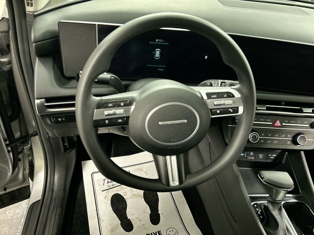 Used 2025 Hyundai Tucson SE image 4